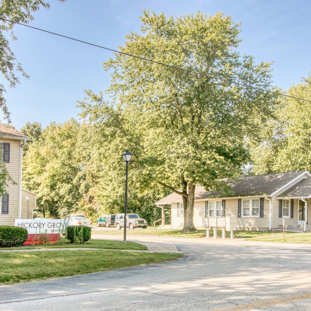 Hickory Grove - Well maintained grounds